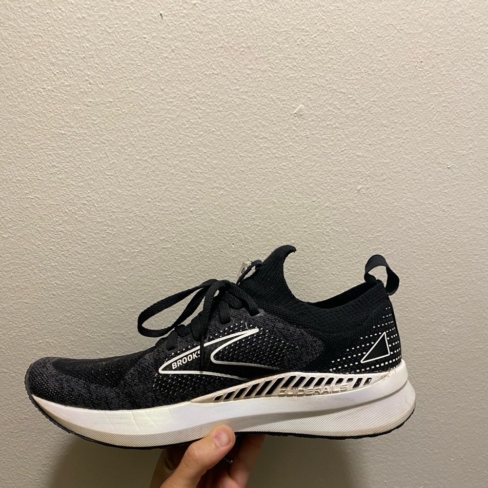 Brooks Stealthfit Levitate GTS pair